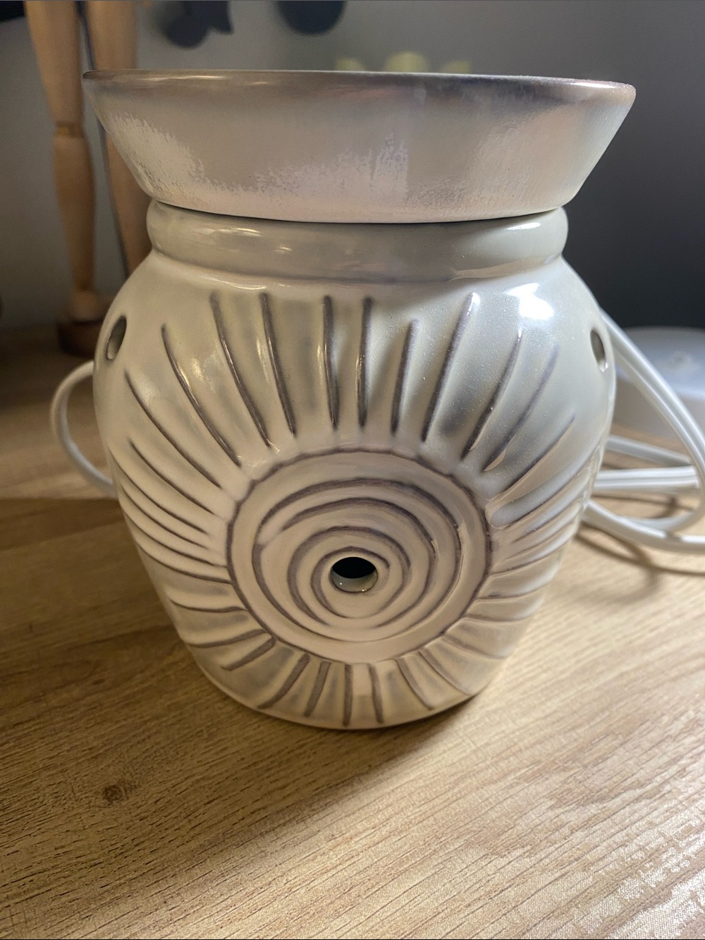 Scentsy White Ceramic Electric Wax Warmer with Sunburst Design
